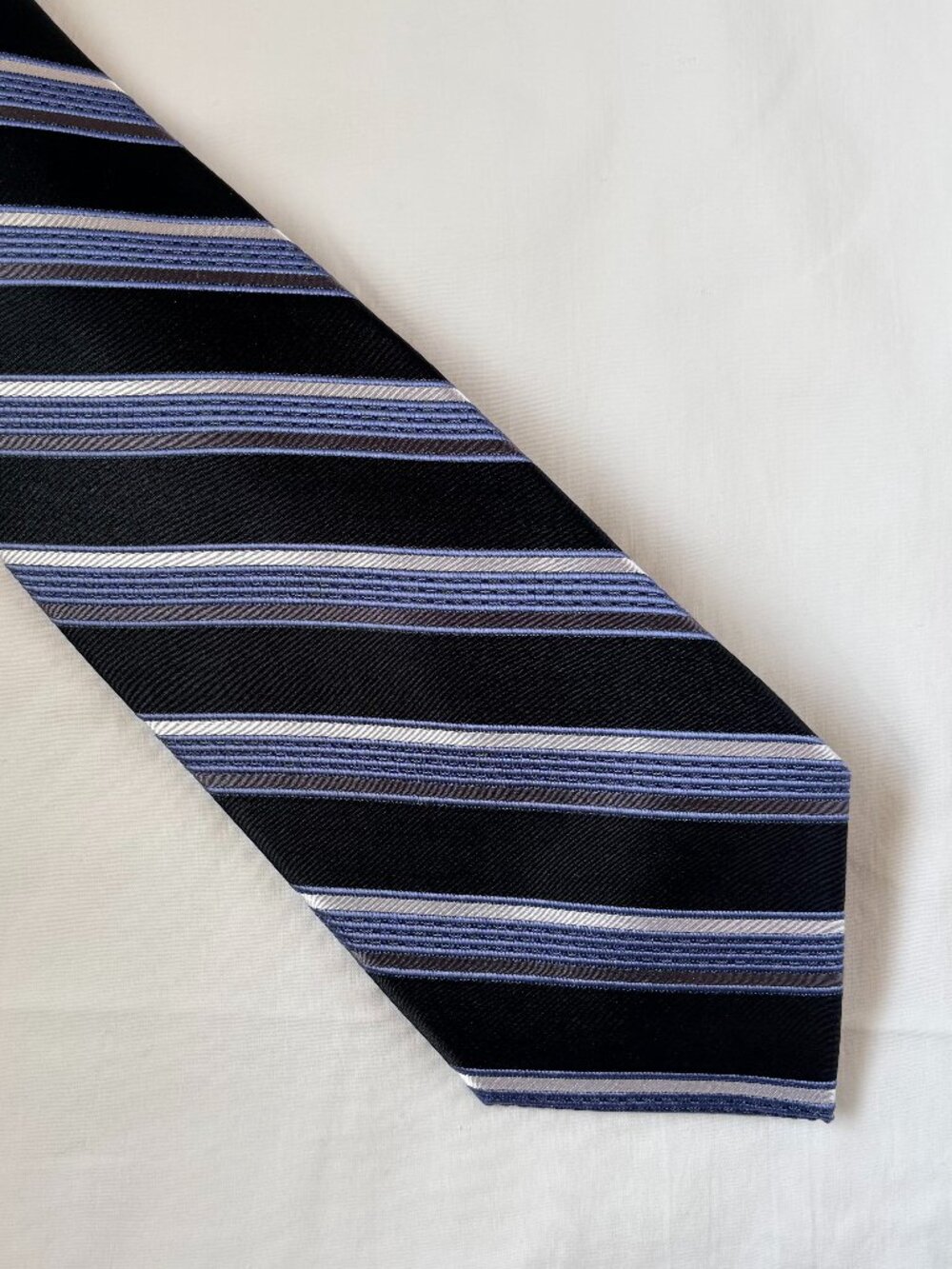 Martin Wong Collection Black Silver Blue Diagonal Stripe 100% Silk Tie Designer